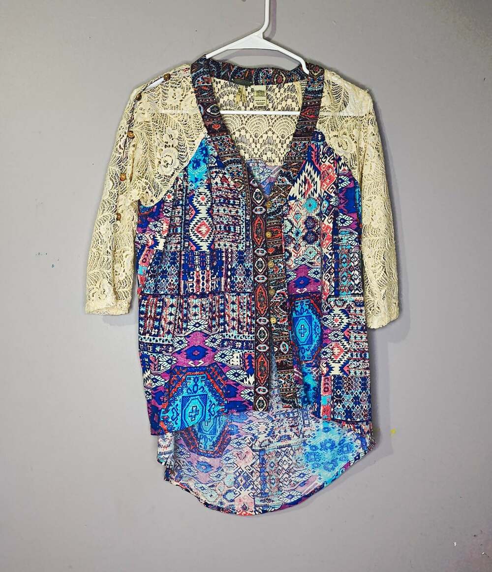 gimmicks by BKE Women's Size S Multicolor Geometric Lace V-Neck Sheer Blouse
